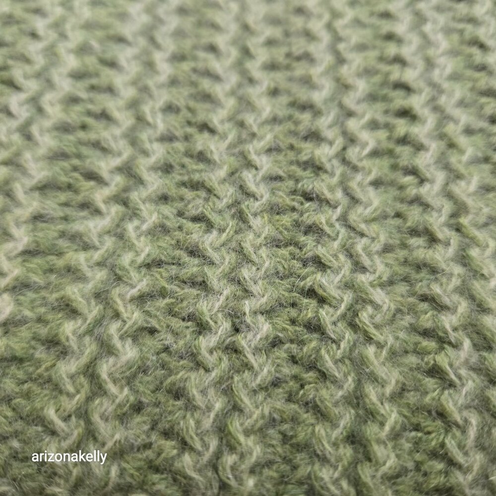 Castlerig Cashmere Green Knit Scarf *TINY REPAIRED HOLE* - Picture 10 of 12